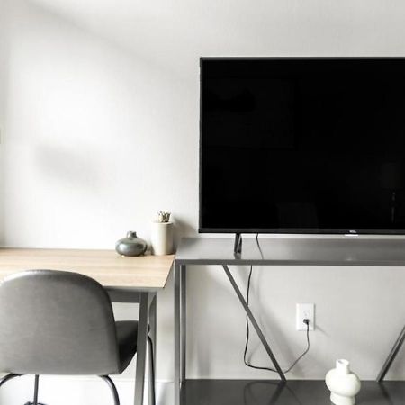 Landing Modern Apartment With Amazing Amenities Austin Esterno foto